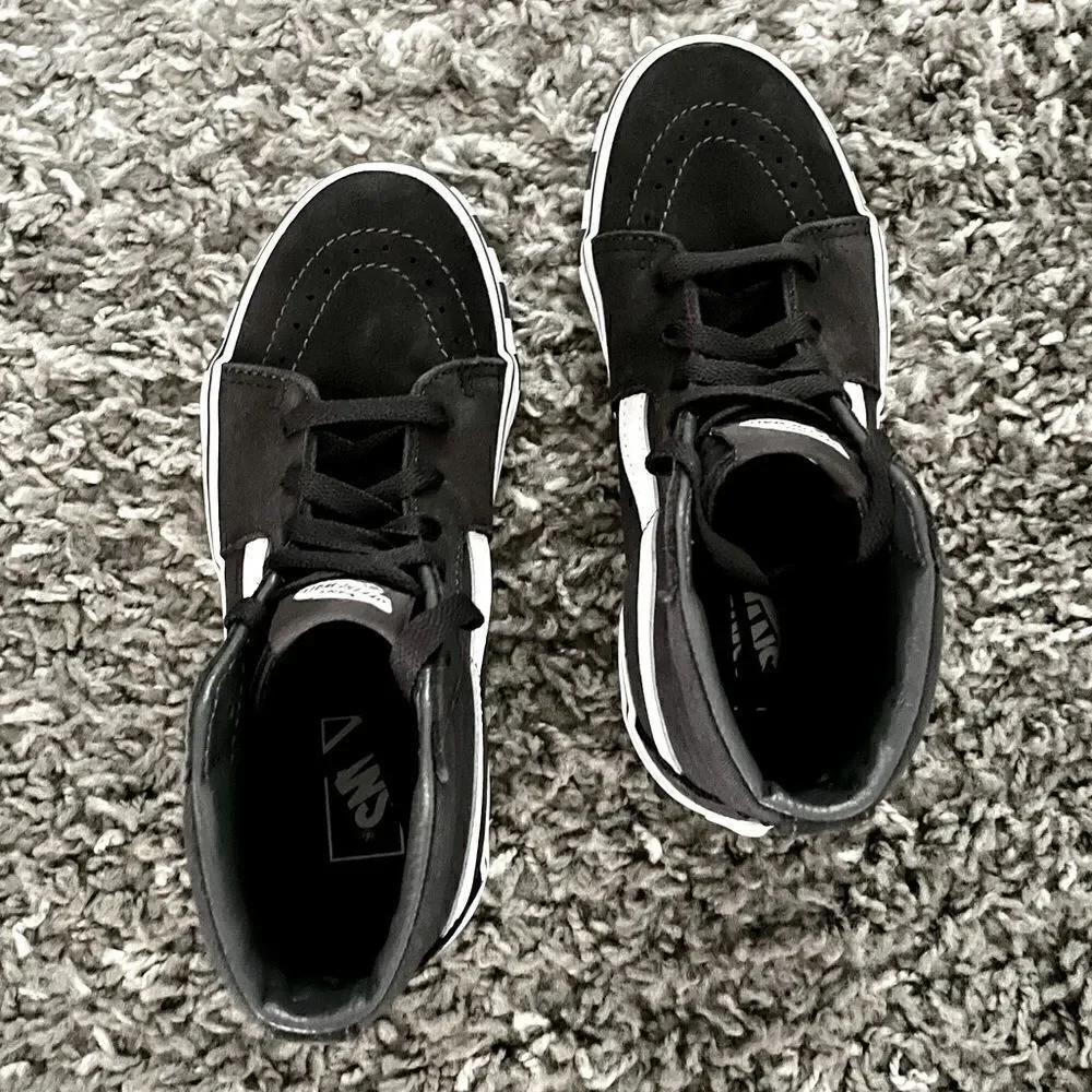 NWT VANS Kids SK8 Hi Zip Sneakers